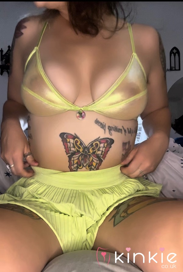 LITTLE GREEN SKIRT