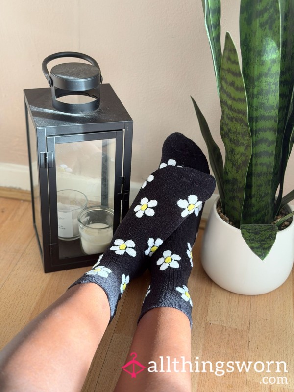 Little Miss Daisy Holey Toe 😝 🌼🧦