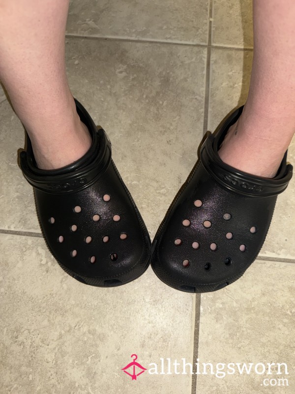 Little Naked Feet 👣 What’s Under The Croc🤔