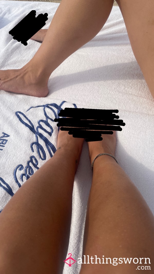 Little Tanned Toes