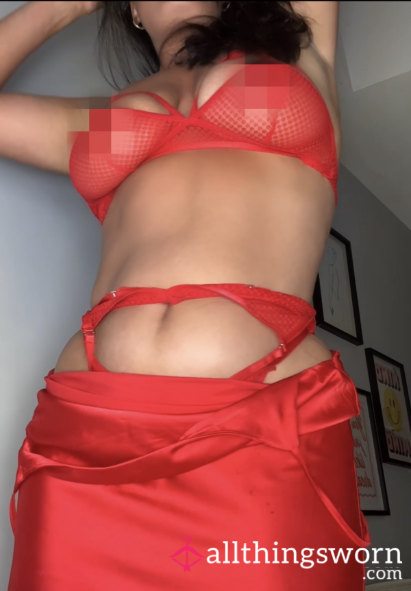 Lonely Wife’s Video Call : Striptease 💌