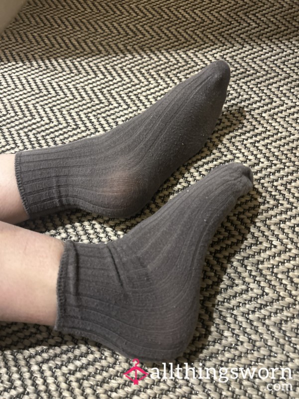 Long Day In The Hosp*tal… Who Wants To Buy These Stinky Socks? 12+ Hours Guaranteed