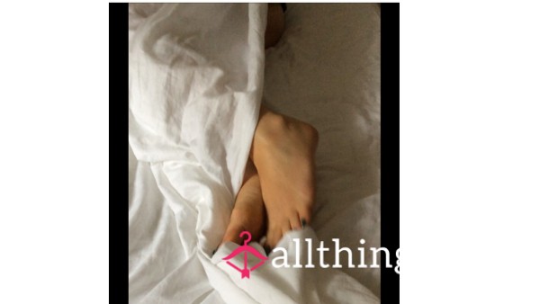 Long Green Toenails In Bed