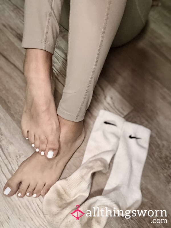 Long White Nike 24 Hour Wear Socks