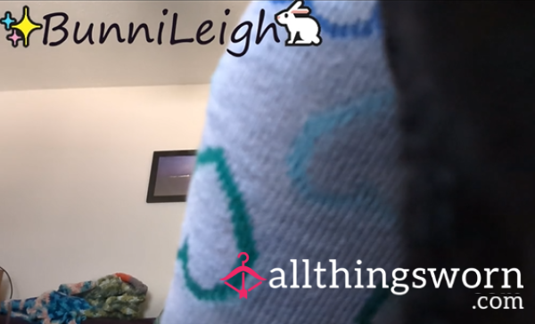 Look At My Socks While I Play ACNH