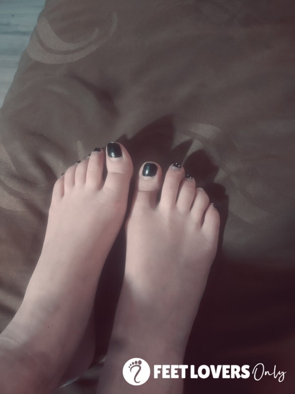 Look At These Gorgeous Feet Of Mine. I Can't Fathom How Stunning They Are. 😍😍✨️