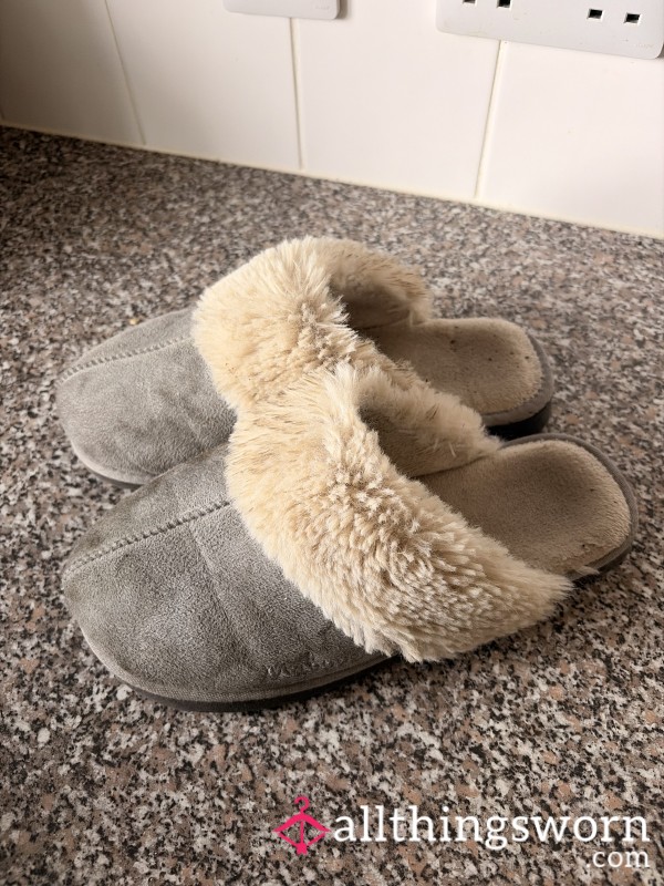 LOVED SLIPPERS