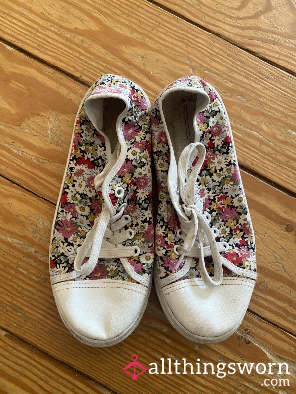 Lovely Flower Laced Flats