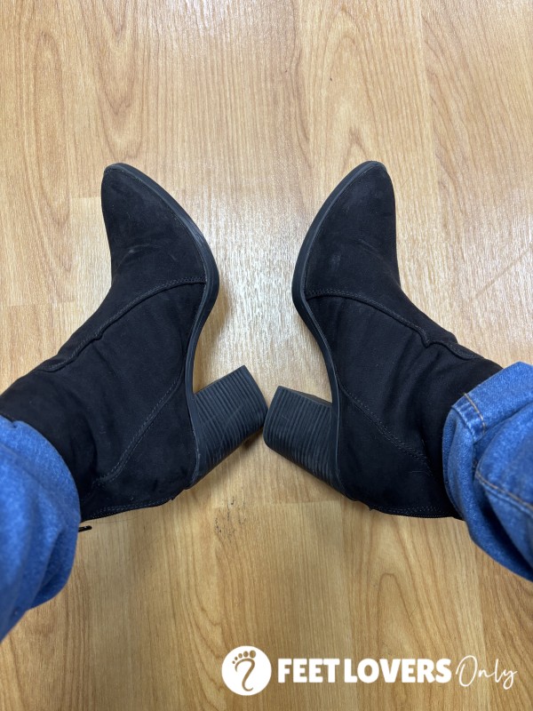 Waiting To Take Off My Boots And Got A Nice Ma**age. Can You Do It?