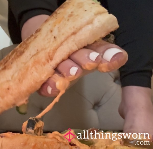 Lunch Is Served 👏🏻🧎🥙