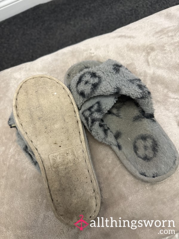 Luxury VERY WORN Slippers✨