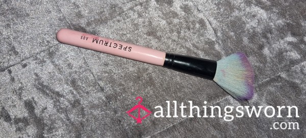 Makeup Brush Used As Di**o And To Do Makeup