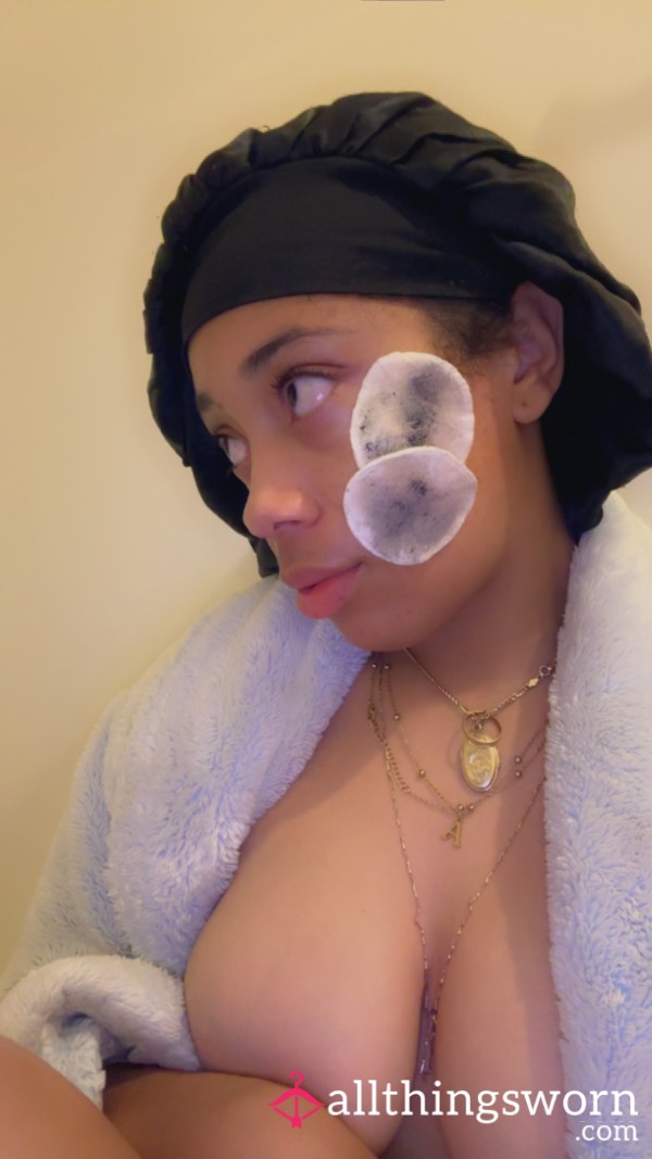 Makeup Wipes And Cotton Pads