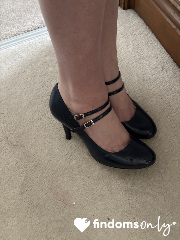 Mary Jane’s Wide Fit Size 8 Well Used Navy Blue  👠