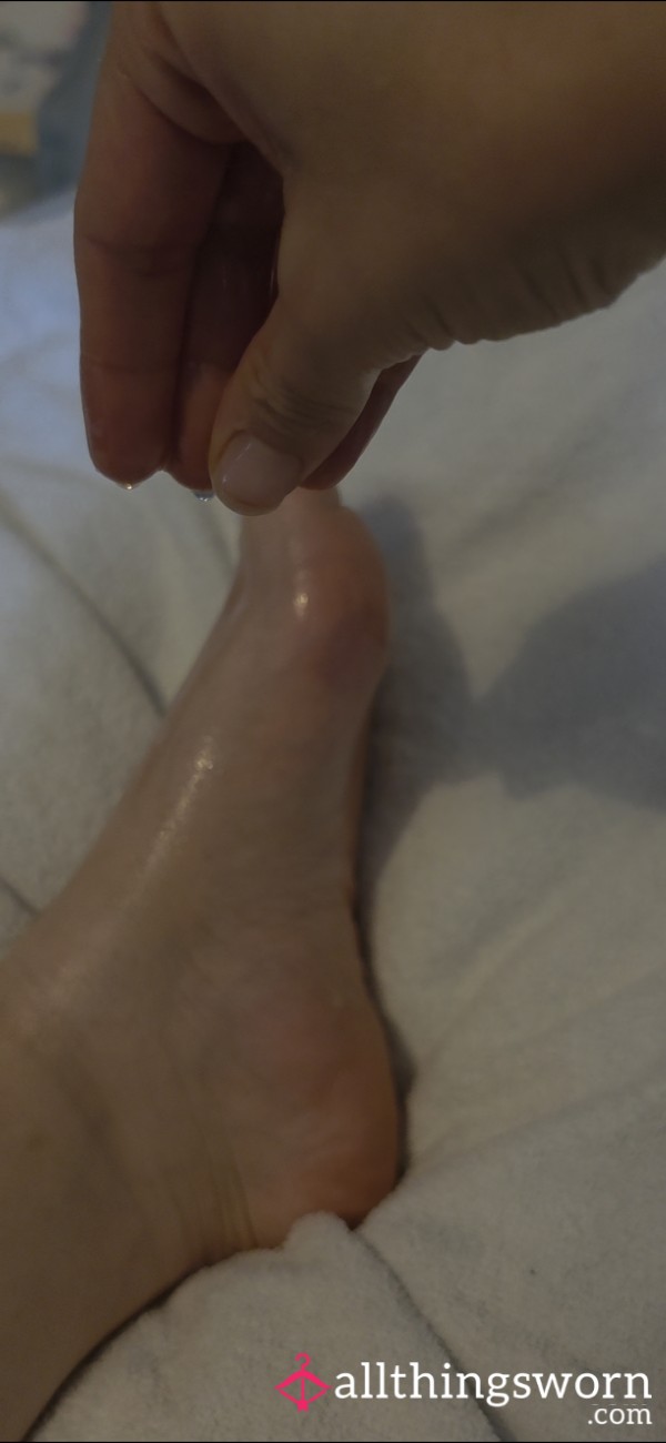 Wet And Slippery! Ma**age Time! On My Feet All Day....Time For A Treat 😋