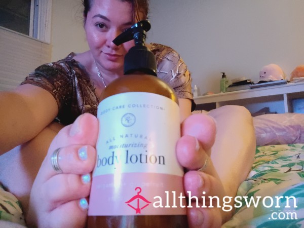 Ma**aging Lotion Into My Feet