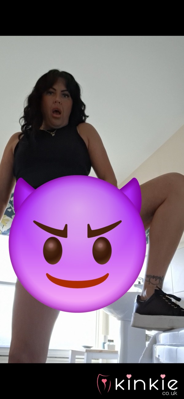 Masturbating At Work In A Clients Bathroom Making A Mess 💦🤭