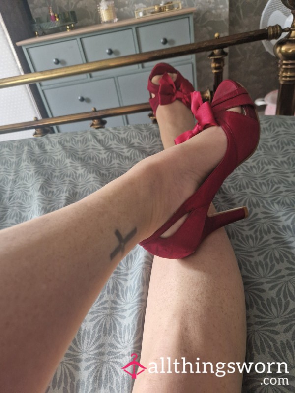 Masturbating In Red Satin Heels
