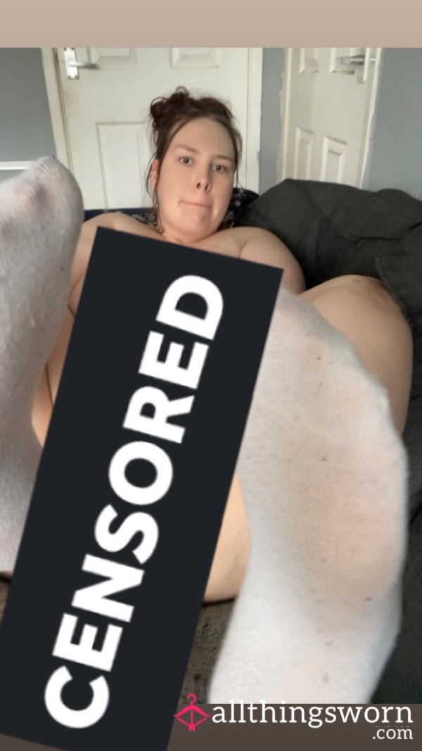 Masturbating My Wet Pu**y With Socks On And Off 😈🥵💦