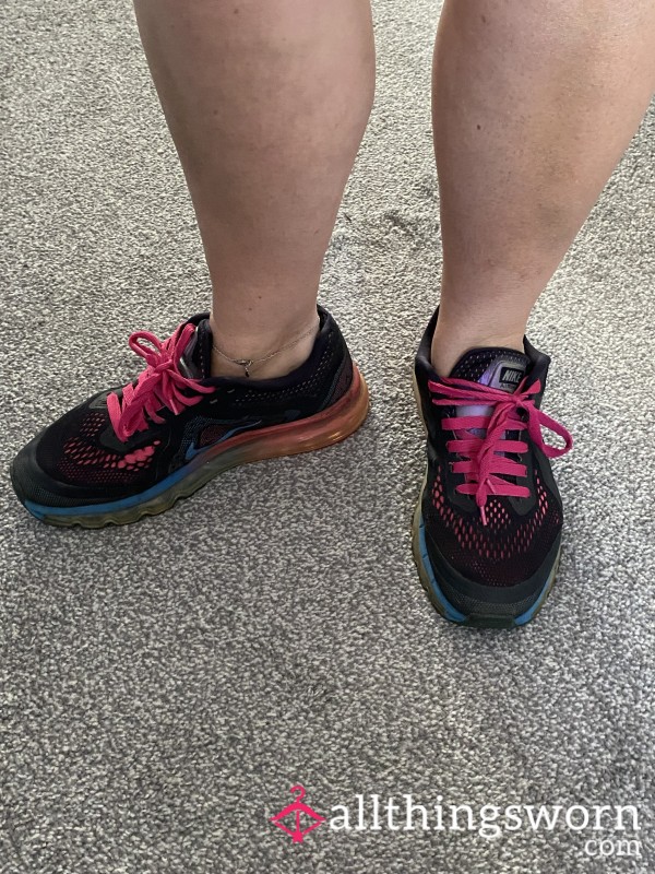 Mature Well Worn Black / Multicolour Nike Air Max Trainers With Pink Laces