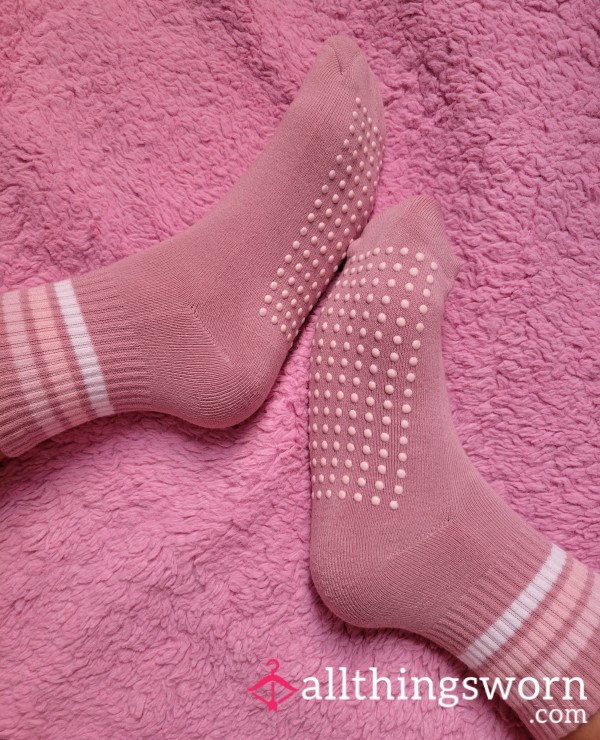 Mauve Grippy Socks