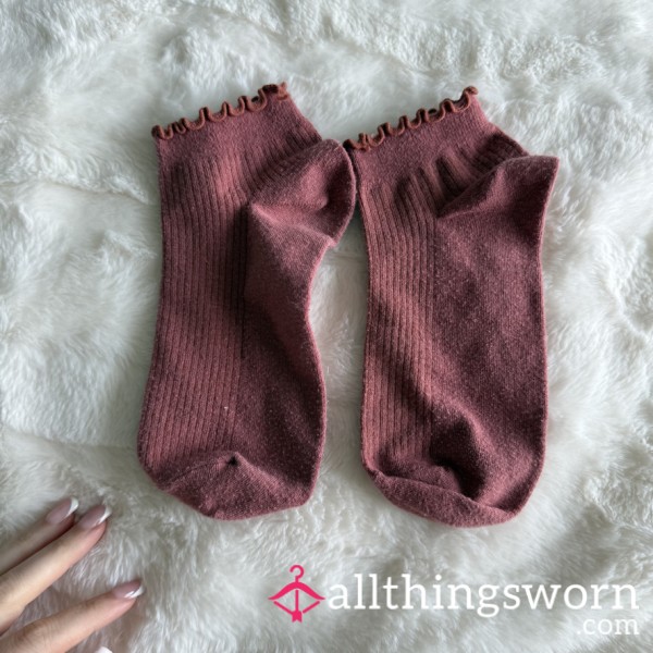 Mauve Ruffle Ankle Socks