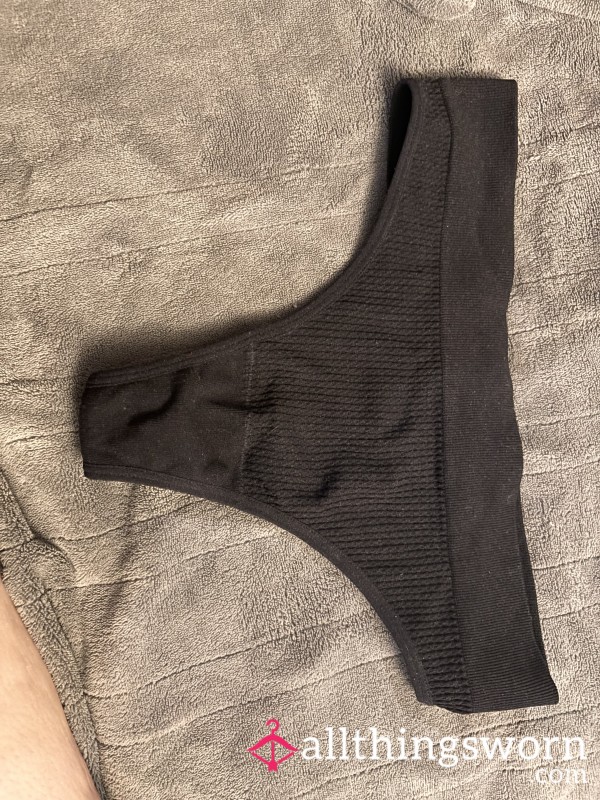 Medium Black Thongs