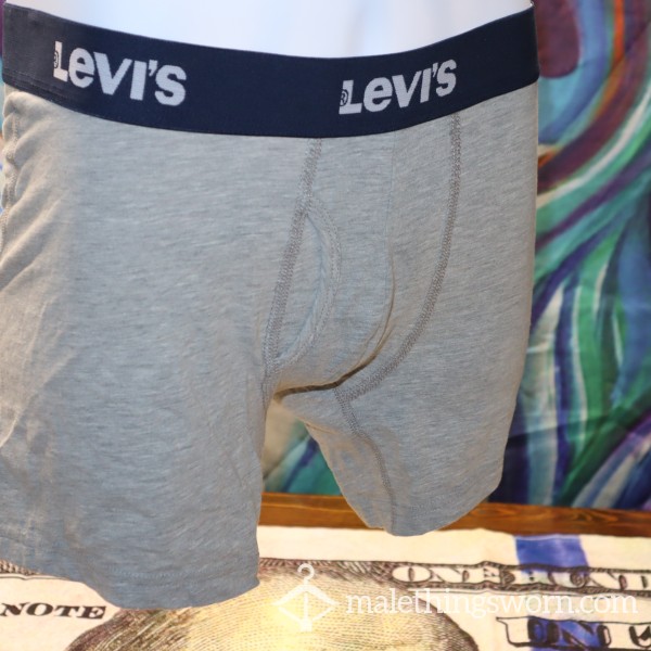 Medium Levi's Can Customize