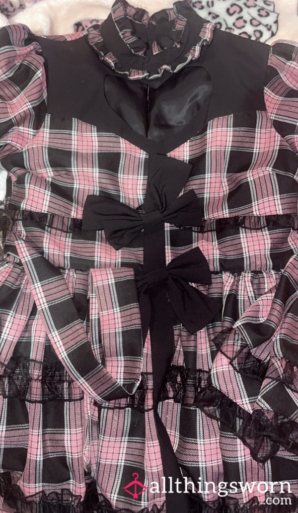 MEDIUM / SMALL Owned For 5 Years, Pink And Black Tartan Plaid Heart Cut Out Jirai Kei Goth Emo Dress 🖤🩷