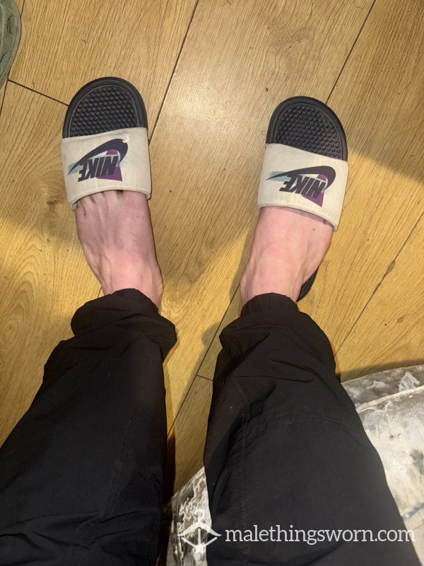 Men’s Dirty Nike Sandals 💦