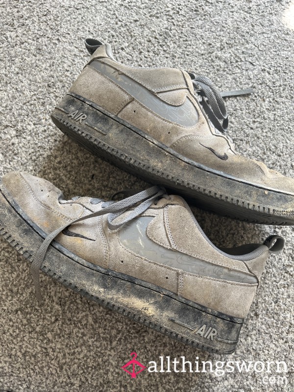 Mens Dirty Smelly Old Nike Trainers - Used For Work Size 12