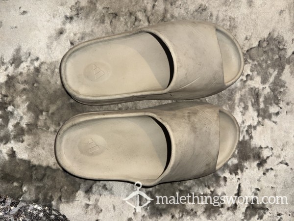 Men’s Dirty Yeezy Sliders