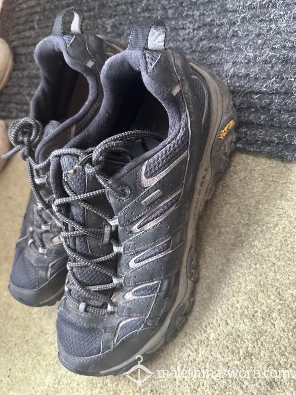 MERRELL BOOTS X1 FREE PAIR OF SOCKS 🧦 🥵😈