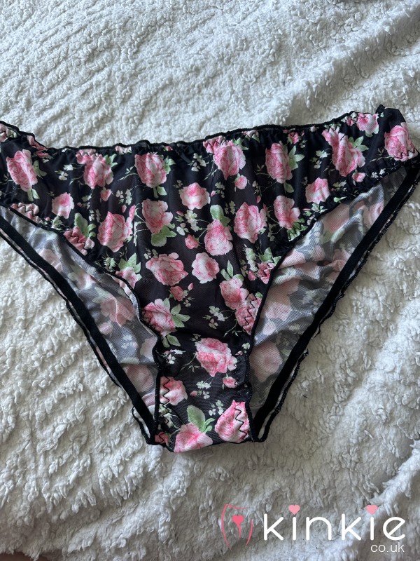 Mesh “cheekies”, Black With Large Roses