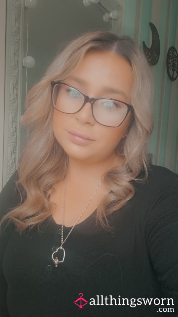 Message Me If You'd Like A Girlfriend Experience With A Naughty Blonde 😉