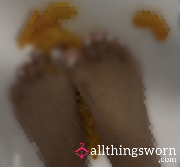 Messy Feet & Tasty Treats – Foot Food Fun Just For You 🍑