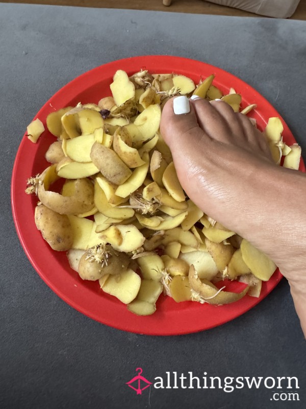 Messy Goddess: Feet In Food Fetish Clip - Feet With White Toes Smashing And Touching Old Potato P**lings