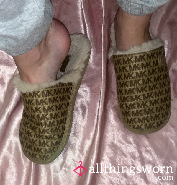 Micheal Kors Monogram Brown Slippers 🥰
