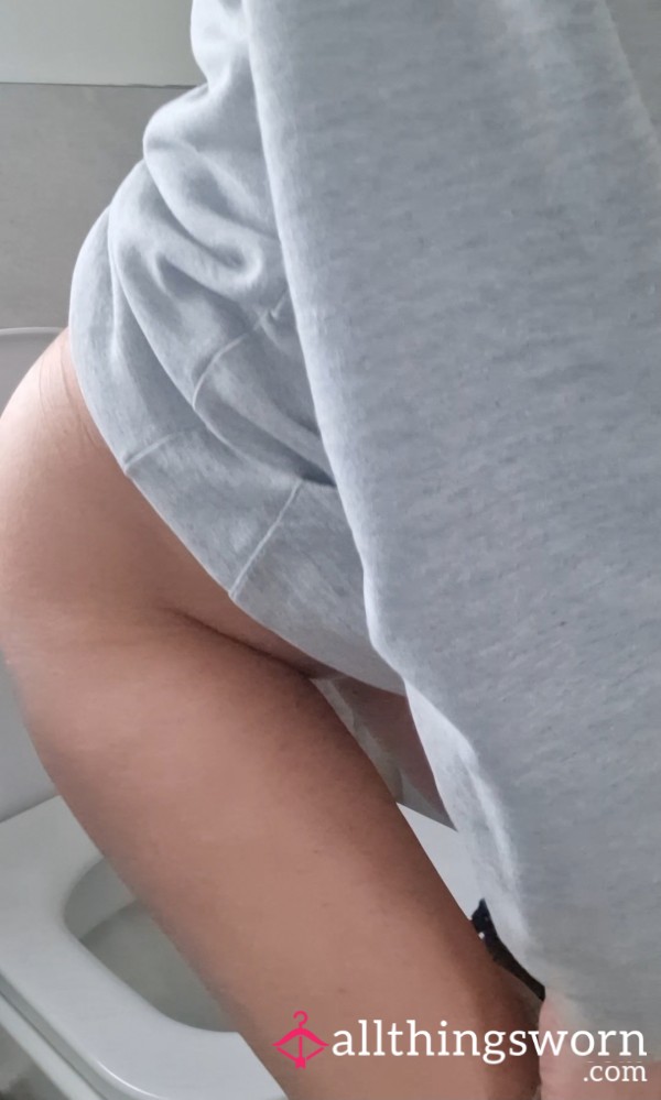 MILF Caught Desperate—Leggings Down, Thong Off, Hot Pi*s Streaming Just For You 🤫🥵