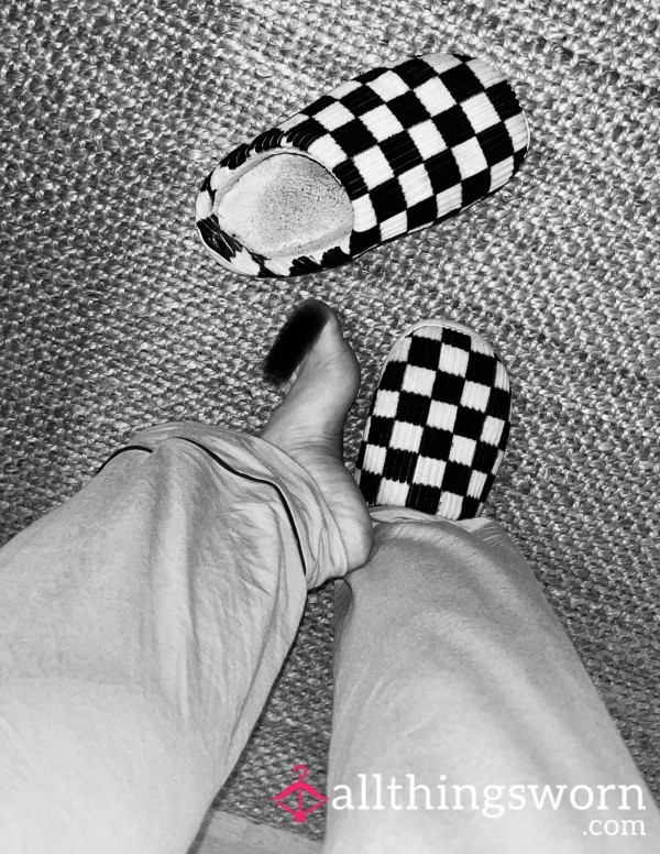 Milf’s Smelly Slippers 🖤