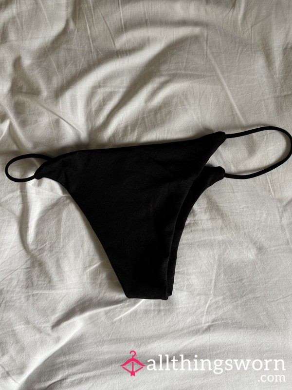 🖤 Minimalist Black String Panty — Soft, Everyday Comfort 🌸