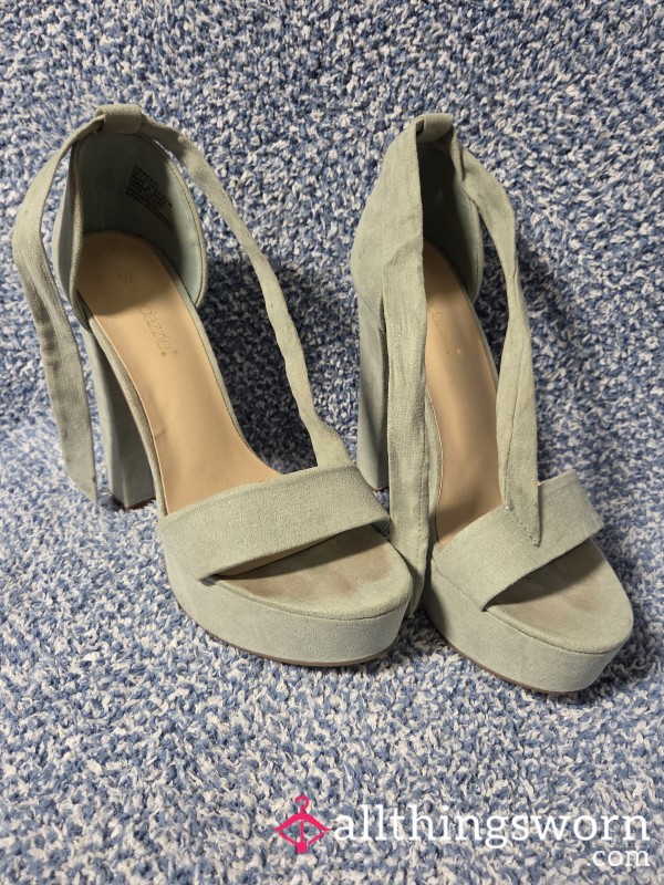 Mint Green Size 7.5 Heel