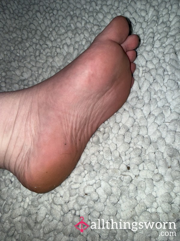 Mint Green Toes Slightly Dirty