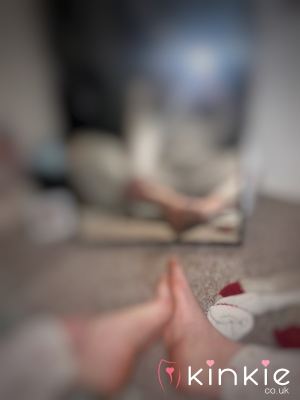 Mirror Fun 💦🦶🏻