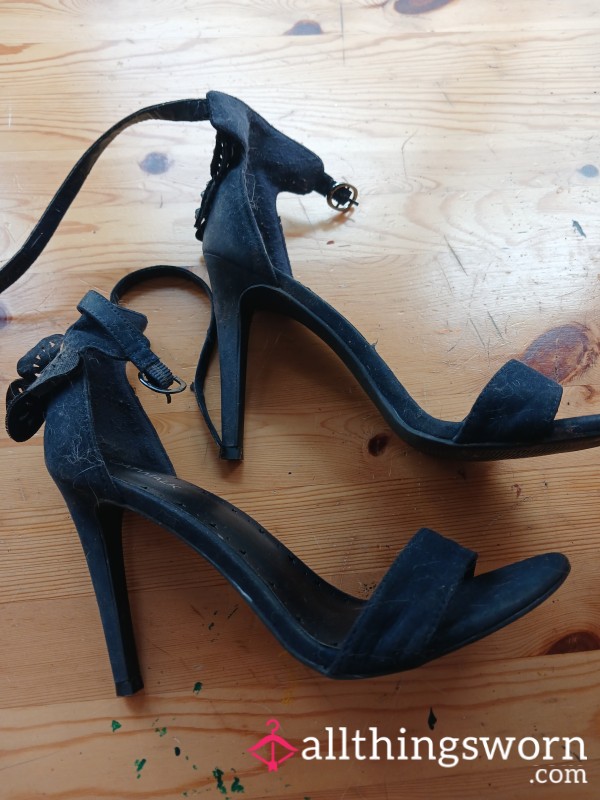 Mis Tacones Azules Con Mucha Lujuria.