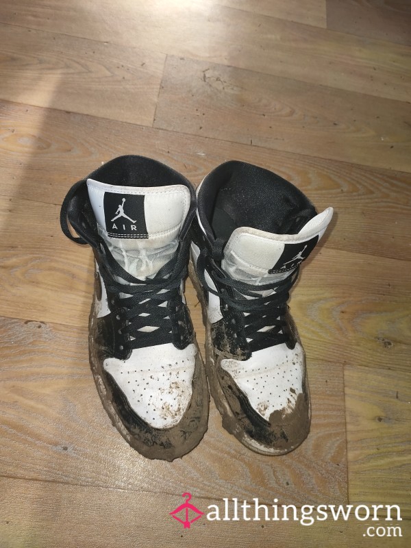 Miss Foxx’s Everyday J’s Size 7 AND 1 Pair Of Socks (you Choose)