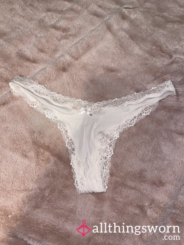 Modelling Panties And Shaking A**