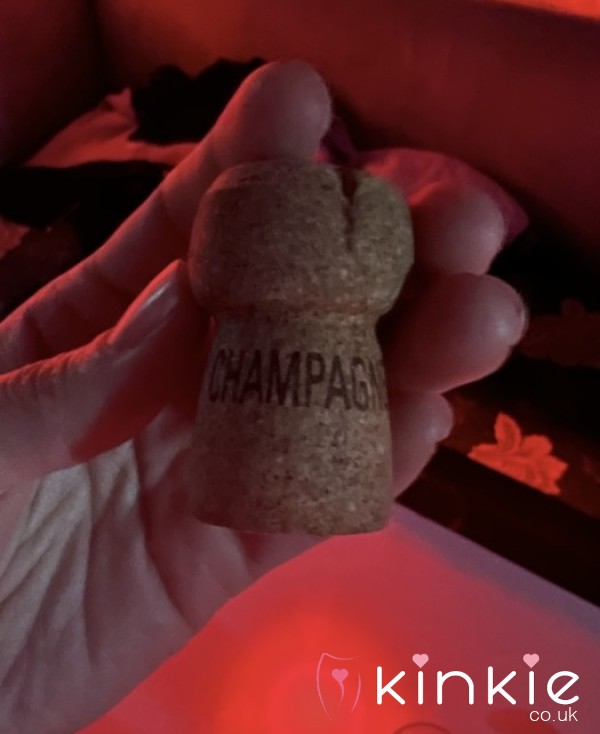Moet Champagne Pu**y Or A**l Plug 😈💋💦💦💦💦