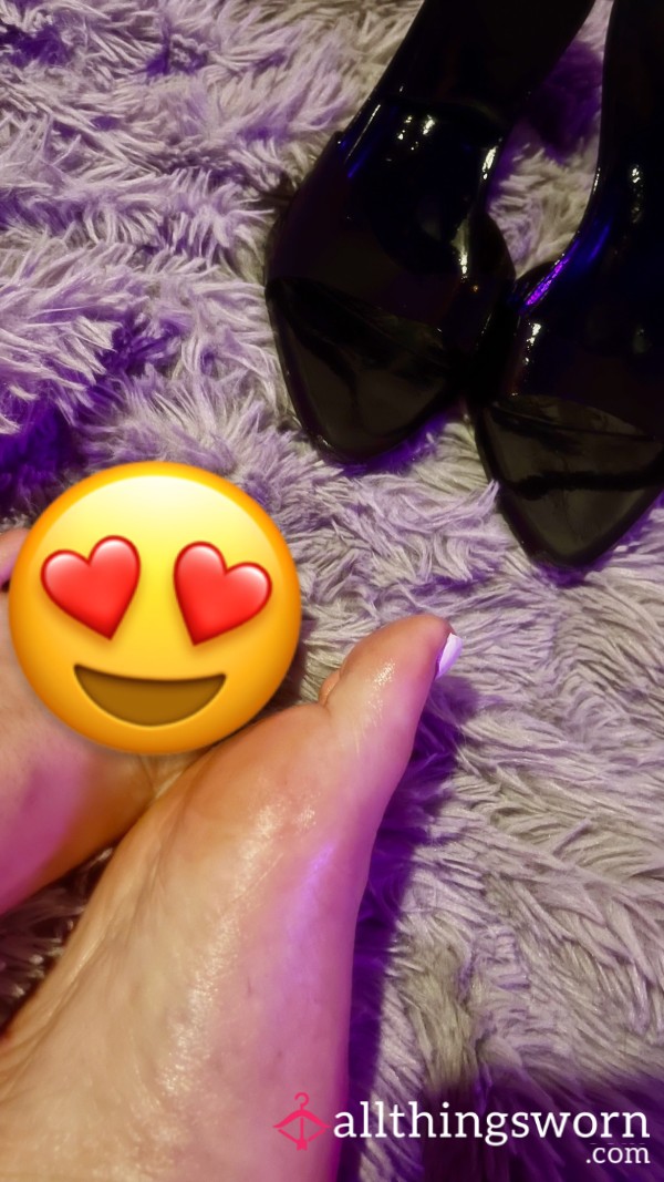 Moist Oily Feet With S**y Black Heels 😛🦶🤤