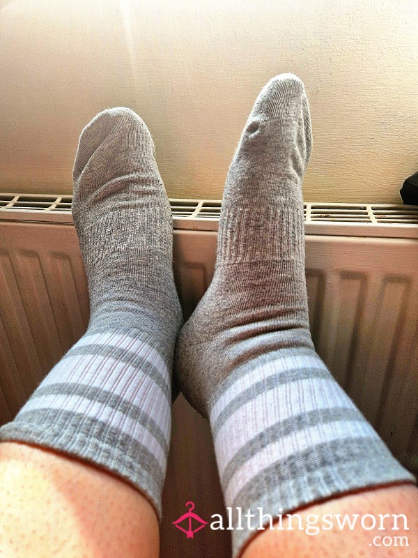 Moisturising My Feet & Slipping Into Gym Socks
